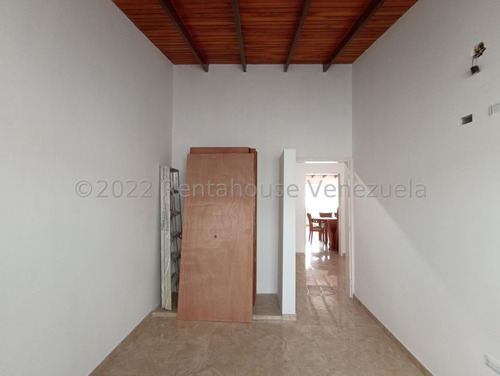 Imagen 3 de 12 de Townhouse En Venta En El Limon Maracay Aragua 22-26296 Irrr