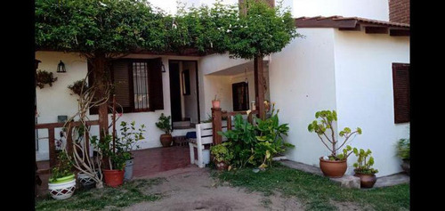 Casa En Venta - 4 Dormitorios 2 Baños - Cochera - 182mts2 - Villa Gesell