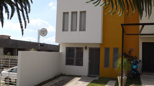 Casa Amueblada En El Fraccionamiento Las Terrazas, Acceso Controlado Al Ingreso, Portón Eléctrico En El Coto. Tlaquepaque, Jal.