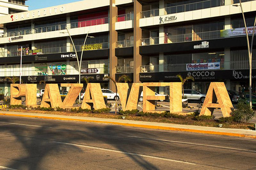 Local En Renta Con Vista Panorámica En El Tercer Piso De Plaza Vela