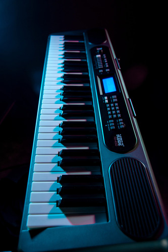 Kit Teclado Musical Kobe Kb-400 61 Teclas Sensíveis Completo Cor Cinza