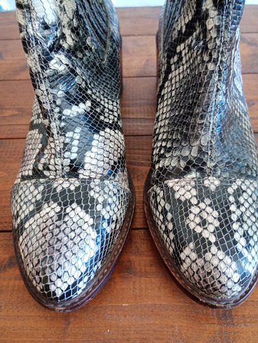 Botas Reptil Sibyl Vane 100 % Cuero. T40 (Usado)