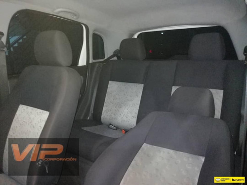 Imagen 9 de 12 de Ford Fiesta Max Sincronico