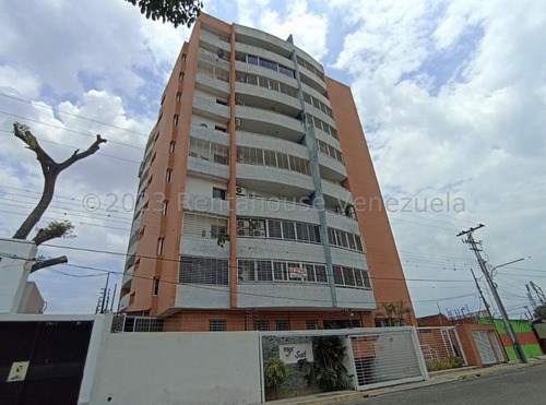 Yilmer Salazar Vende Apartamento En Urbanización Los Caobos En Maracay 23-28588 Yjs