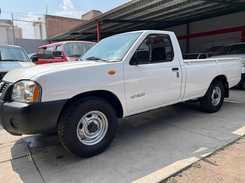 Nissan NP300 2.4 Pick-up Dh Mt