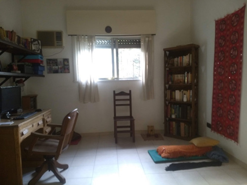 Casa Chalet 7 Ambientes En Parque Leloir Dueño Vende. Con Gran Parque Arbolado , Pileta Y Parrilla