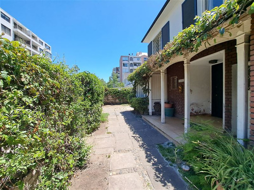 Casa En Venta De 6 Dorm. En Providencia