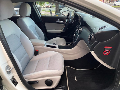 Imagen 12 de 14 de Hermosa Mercedes Benz A180 Hb Cgi 1.6t Hb 5p