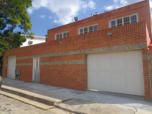 Yeily Colina Vende Casa Quinta De 2 Niveles En Valencia, Urb. Trigal Centro