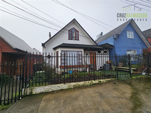 Casa En Venta De 4 Dorm. En Puerto Varas