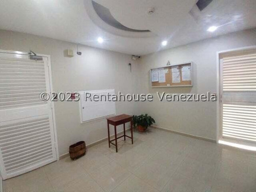 Amplio Y Comodo Apartamento En Obra Gris Para Ser Diseñado A Su Gusto, Edif. 24-8103 Irrr