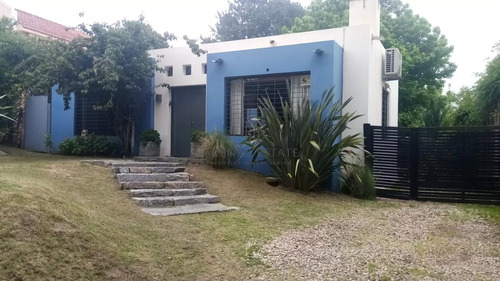 Casa En Alquiler De Temporada, 3 Dormitorios En Playa Mansa, Punta Del Este, Uruguay