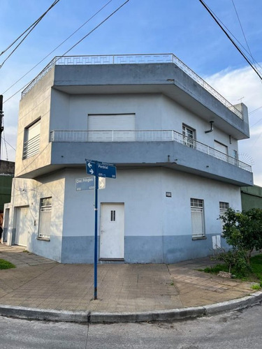 Imagen 1 de 15 de Ph -3 Amb En Pb Con Cochera Y Patio - 2 Amb En 1° Con Terraza Propia - Con Renta