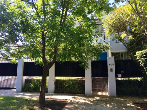 Casa En Venta. Bajo De San Isidro