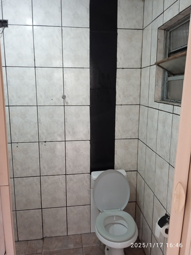 2 Casas Individuais A Do Fundo Com 4 Cômodos E Lavandcômodos