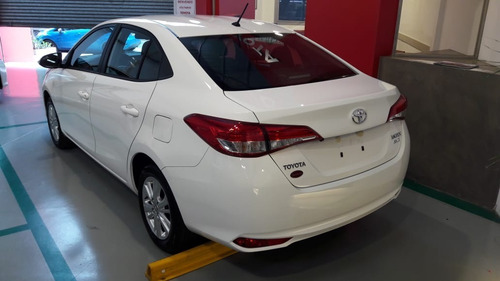 Toyota Yaris 1.5 Xls Mt 4p Sedán 2021 0km