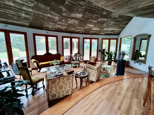 Casa Venta 3 Suites/ 4 B Más Serv./carlos Silva Vildósola