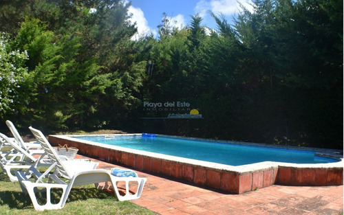 Casa En Zona Golf De Punta Del Este- Ref: 11519
