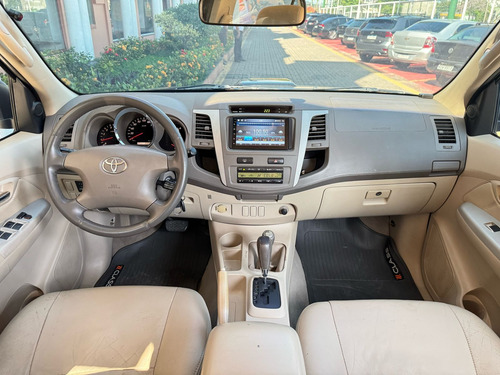 Toyota Hilux SW4 3.0 Srv 7l 4x4 Aut. 5p