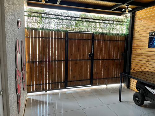 Venta Casa 2 Dormitorios Valle Grande Con Estacionamiento
