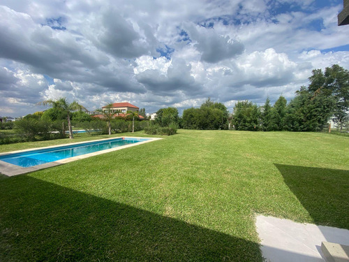 Casa 4 Amb Con Pileta En Venta En Barrio Santa Rita En Canning