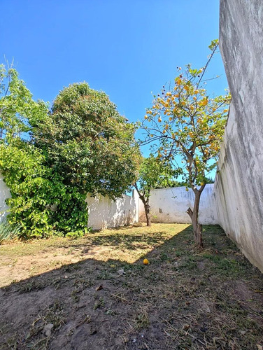 Casa En Venta - 2 Dormitorios 1 Baño - 126mts2 - Azul