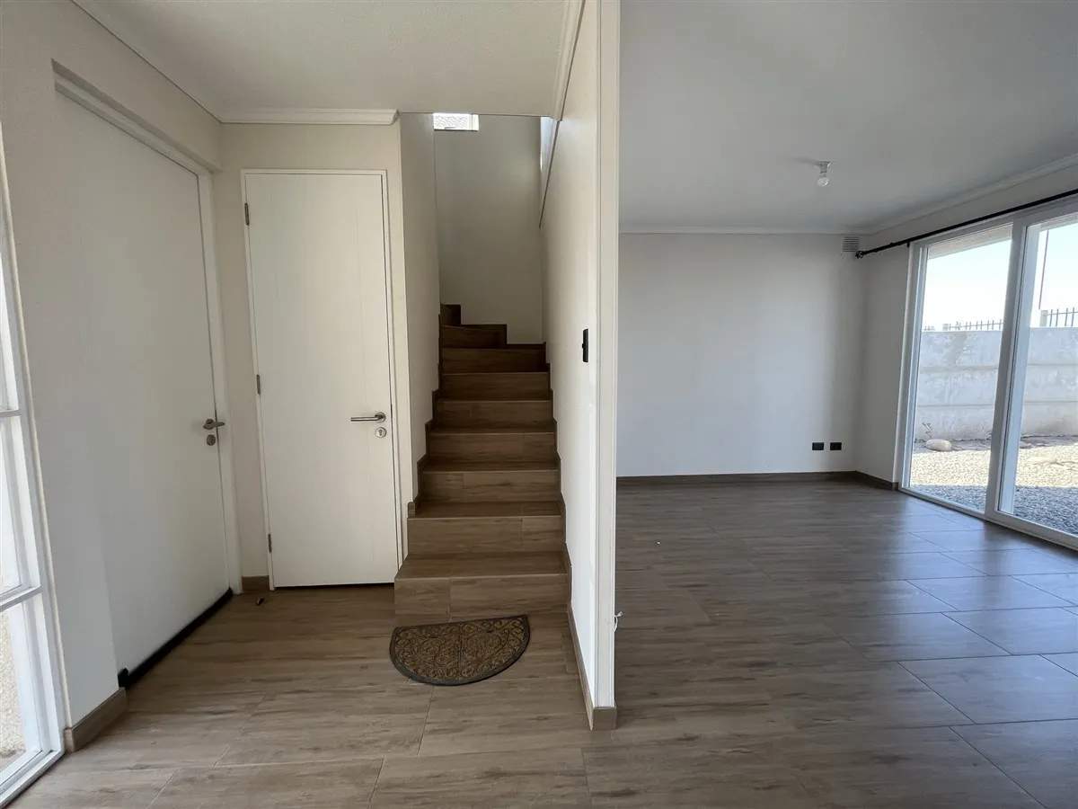 Imagen 2 de 28 de Casa En Venta De 3 Dorm. 3 Baños 1 Estar En Padre Hurtado