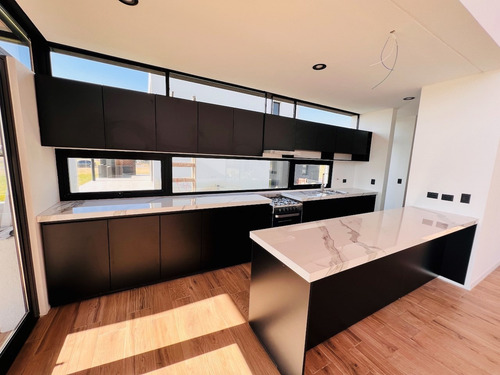Imagen 6 de 22 de Vendo Casa A Lote Interno En Ceibos, Calidad Unica Con Piscina!! Digna De Ver.