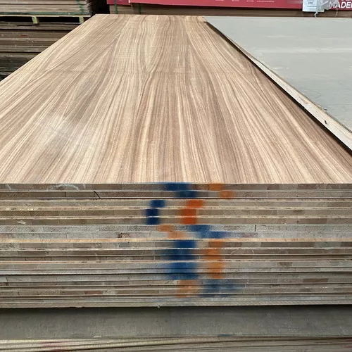 Listones madera Manzonia 3 x 3 x 1000 mm. Paquete de 10 unidades. Marca  Constructo. Ref: 480129. 