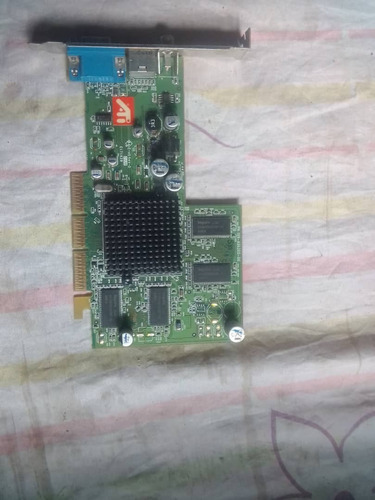 Imagen 2 de 4 de Tarjeta De Video Ati Readon 9200 De 128mb Agp