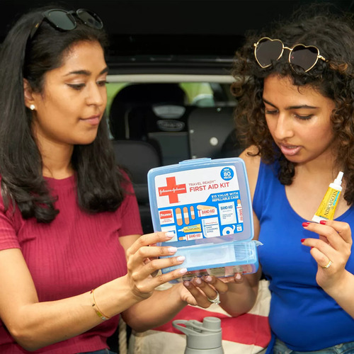 Johnson Y Johnson First Aid Kit De Primeros Auxilios 80 Pz