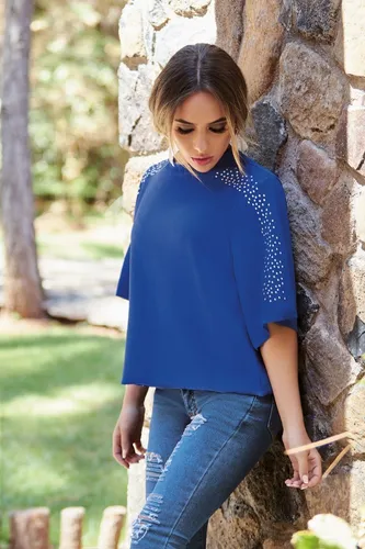 Blusa azul rey con jeans hotsell