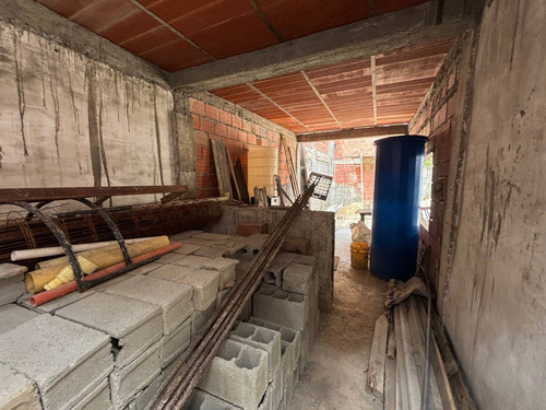 Ji 25-18345. En Venta Terreno De 240m2 Con Bienhechurías, Ubicado En Guatire.