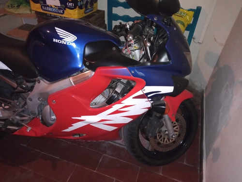 Imagen 16 de 18 de Honda Cbr 600 F4