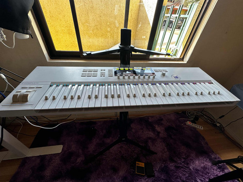 Komplete Kontrol S61 (+ Case) Retrospective Limited Edition (Usado)