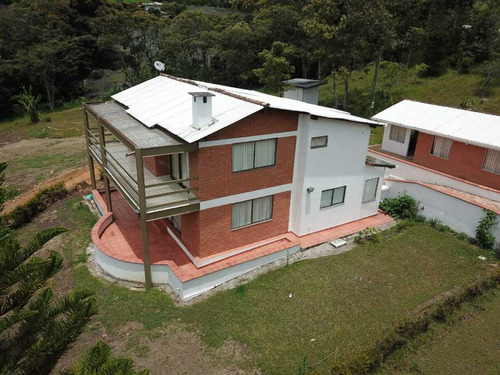 Linda Casa Finca En Venta En El Carmen De Víboral.