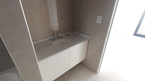 Casa En Barrio Don Mateo, 3 Dormitorios, 168 M2 Cub, Pileta, Radiadores.-