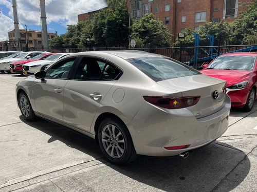 Imagen 4 de 24 de Mazda 3 Sedan Touring At Hibrido 2.0 2023