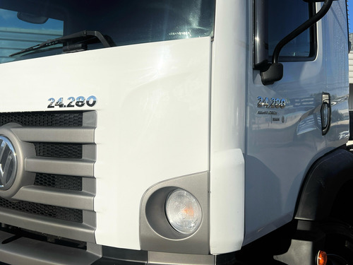 Vw 24 280 Constel 6x2 2014 V-tronic