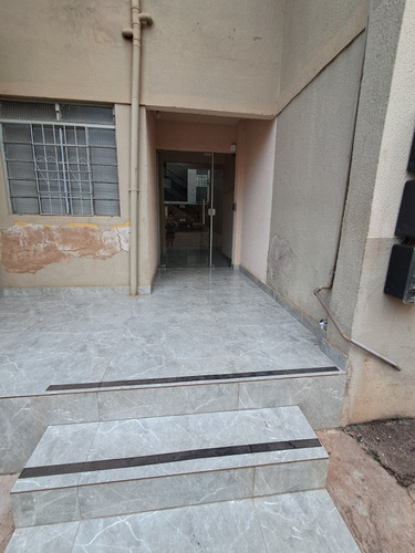 Apt 2 Quartos. Terreo. Prédio Seguro. Pronto Pra Financiar