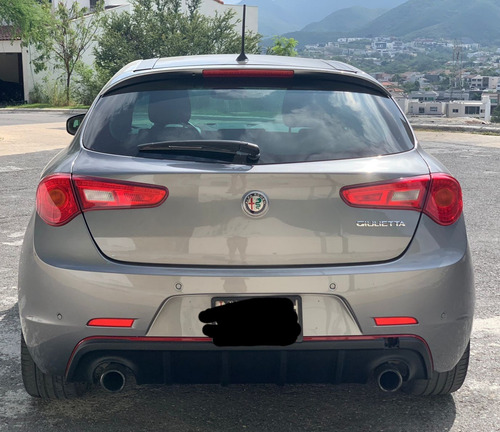 Imagen 2 de 10 de Alfa Romeo Giulietta 2018 1.7 Veloce Tct At