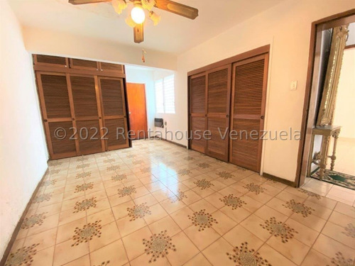 Imagen 13 de 20 de Casa En Venta En Santa Cecilia - Calle Cerrada.
