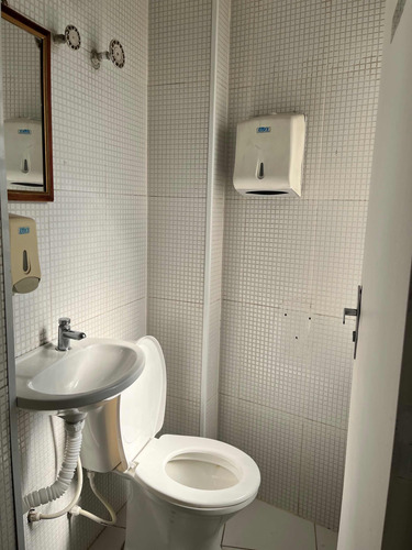 Sala Comercial Com Vista Magnifica Do Centro Histórico De Sp, Todo Reformado, Conjunto 1 Por Andar, Bem Ventilado E Com Portaria