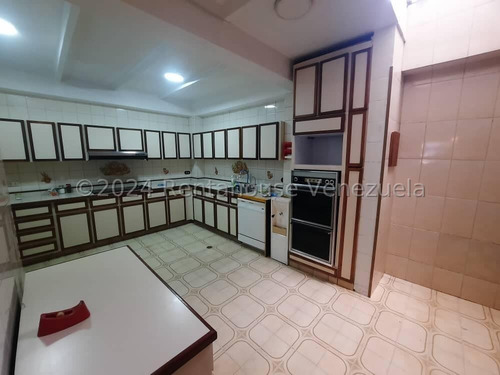 Casa En Alquiler, Los Palos Grandes #24-18111