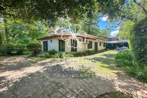 Casa En Venta. Barrio Los Tilos. Jardin Y Pileta