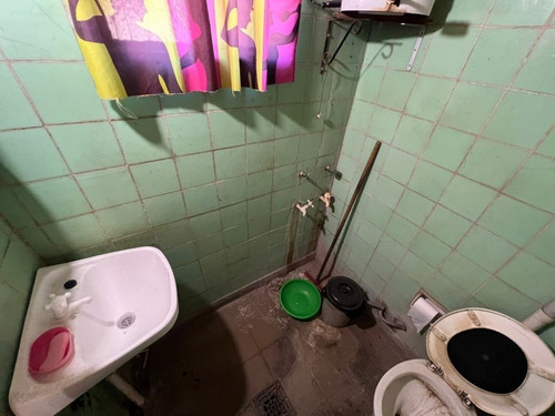 Imagen 9 de 14 de Casa En Esquina A Refaccionar En Muy Buena Zona
