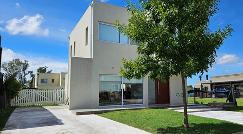 Casa Con Pileta 3 Dorm! Lote Interno -  Vila Marina