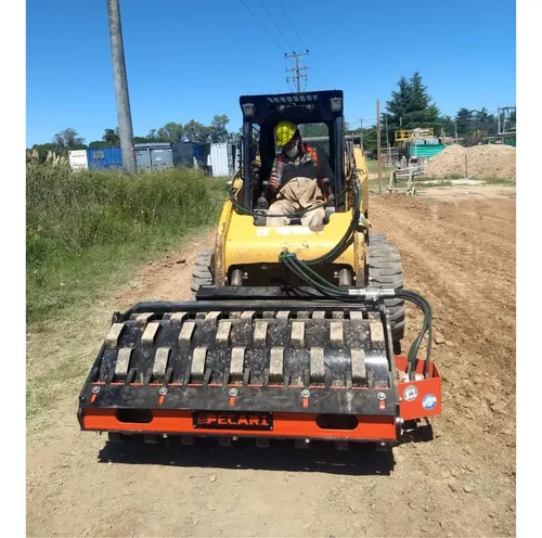 Implemento Vibrocompactador Dual Pecarí - Minicargadora