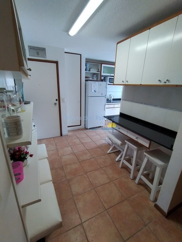 Apartamento En Zona De Peninsula Con Hermosa Vista A Playa Brava - Ref: 11575
