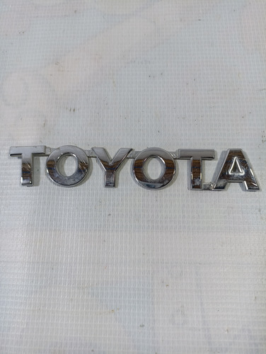 Emblema Letras Tapa Batea Toyota Hilux 2.7 16-22 Original